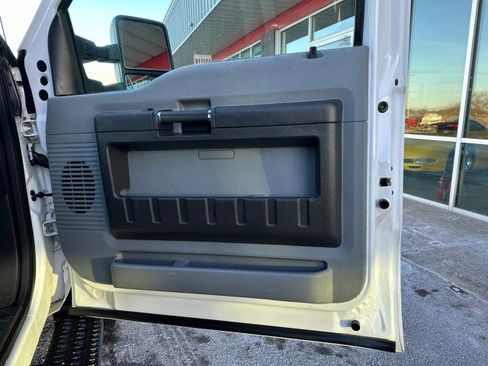 Used 2015 Ford F550 2WD Crew Cab Super Duty image 23