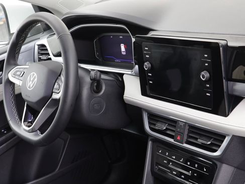 Used 2025 Volkswagen Taos SEL image 22