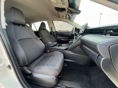 Used 2021 Toyota Venza LE image 22