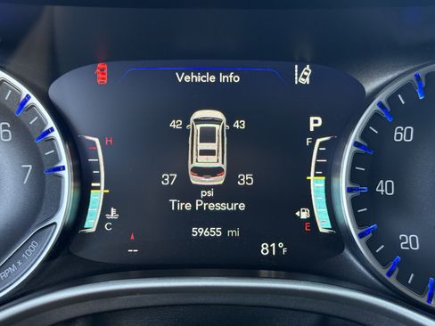 Used 2023 Chrysler Pacifica Touring-L image 20