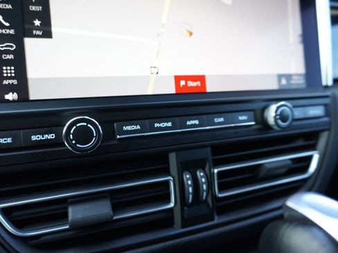 Used 2021 Porsche Macan image 18