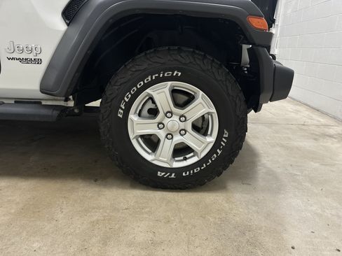 Used 2020 Jeep Wrangler Sport AWD/4WD image 13