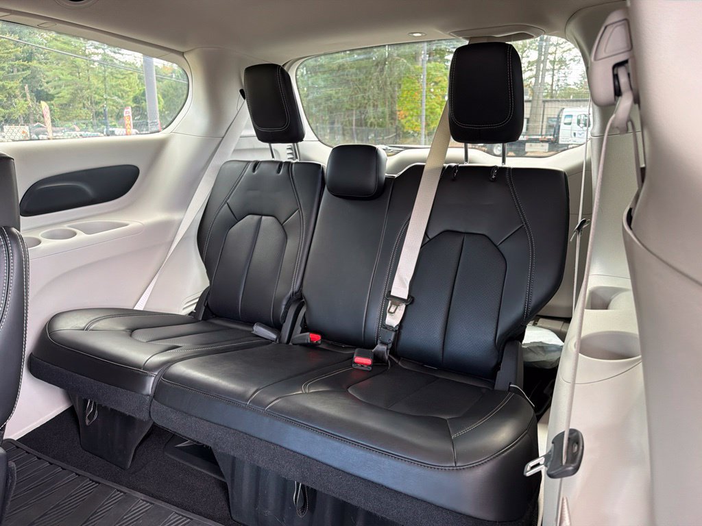 Certified 2023 Chrysler Pacifica Touring-L w/ Road Tripper Package AWD/4WD image 20