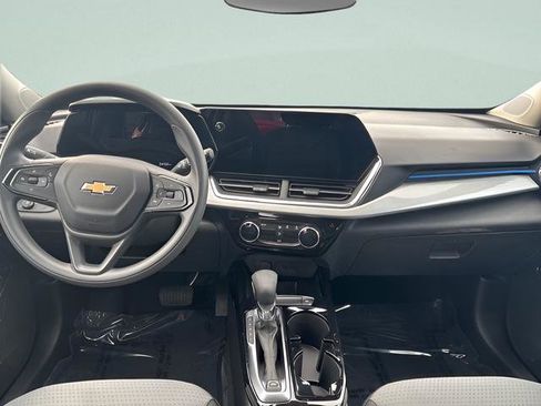 Used 2025 Chevrolet Trax LT image 12
