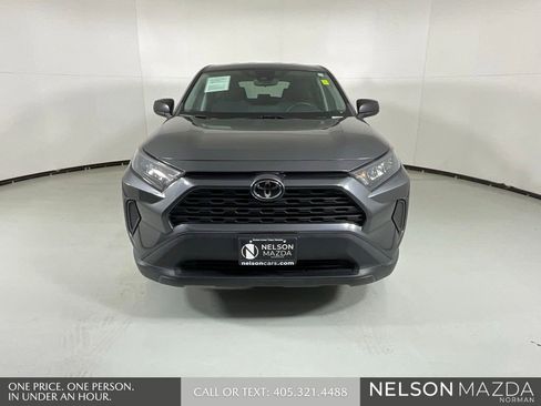 Used 2022 Toyota RAV4 LE FWD image 2