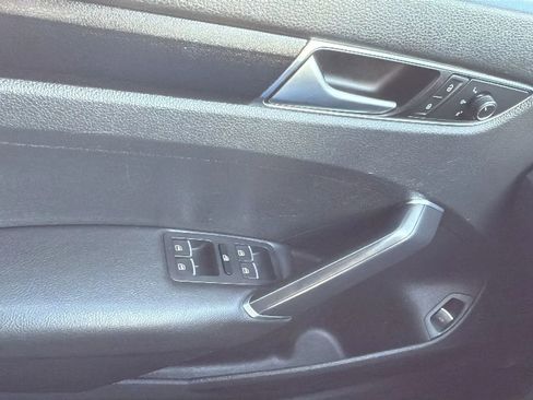 Used 2016 Volkswagen Passat 1.8T S image 22