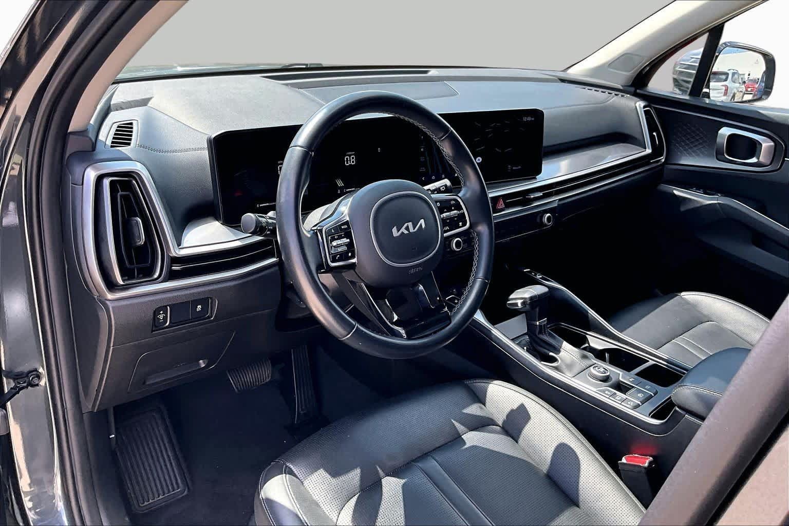 Used 2024 Kia Sorento S w/ Panoramic Sunroof Package FWD image 16