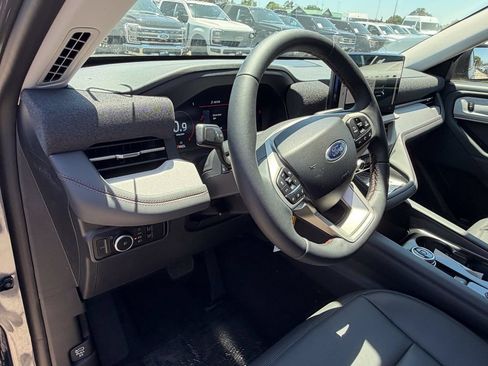 New 2026 Ford Explorer Active w/ Active Comfort Package RWD image 28