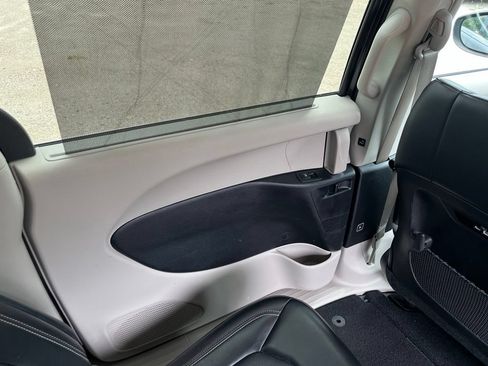 Used 2023 Chrysler Pacifica Touring-L FWD image 34