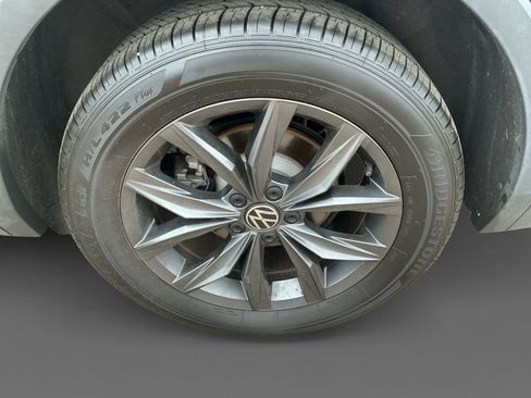 Used 2023 Volkswagen Tiguan SE AWD/4WD image 14