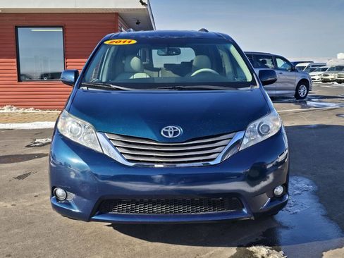 Used 2011 Toyota Sienna XLE image 8