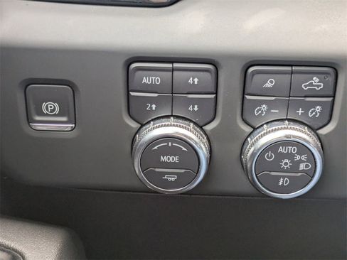 Used 2024 GMC Sierra 2500 AT4 w/ AT4 Preferred Package image 28