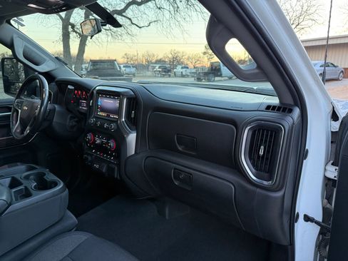 Used 2020 Chevrolet Silverado 2500 LT w/ Convenience Package image 14