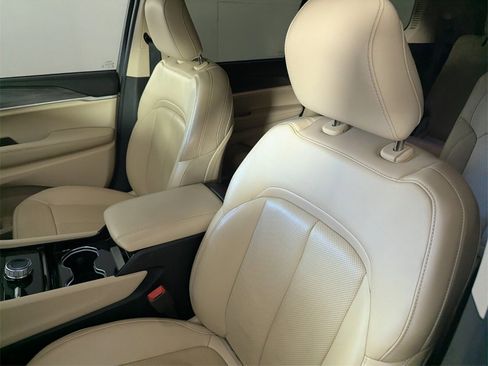 Certified 2022 Jeep Grand Cherokee L Limited w/ Luxury Tech Group II image 12