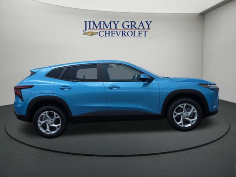 New 2026 Chevrolet Trax LS w/ LS Convenience Package FWD image 6