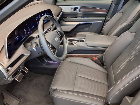 Certified 2026 Cadillac Vistiq Luxury AWD/4WD image 12
