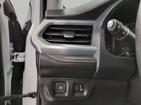 Certified 2023 GMC Acadia SLE w/ Driver Convenience Package image 11