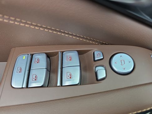 Used 2024 BMW X7 xDrive40i w/ M Sport Package image 29