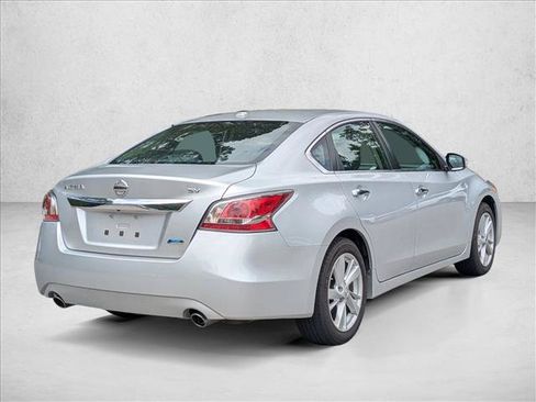 Used 2014 Nissan Altima 2.5 SV w/ Convenience Package FWD image 5