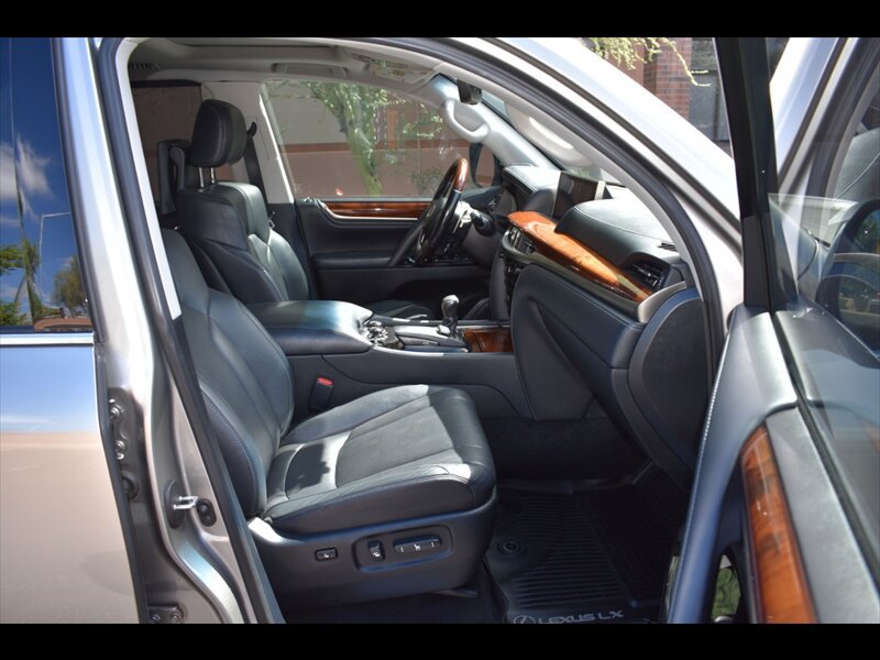 Used 2018 Lexus LX 570 4WD w/ Luxury Package image 37