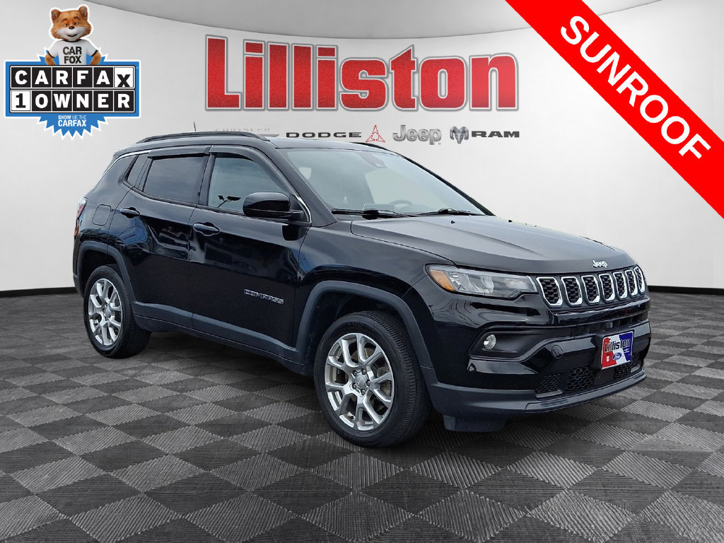 Used 2024 Jeep Compass Latitude w/ Sun and Sound Group AWD/4WD image 3