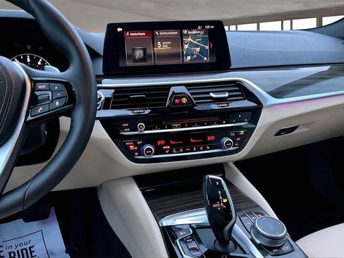 Used 2019 BMW 540i xDrive image 9