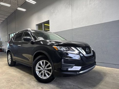 Used 2018 Nissan Rogue SV AWD/4WD image 2
