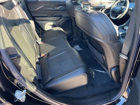 New 2025 Jeep Grand Cherokee Altitude image 13