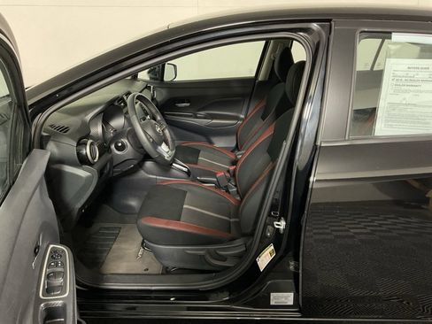 Used 2025 Nissan Versa SR image 18
