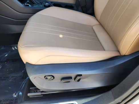 Certified 2022 Volkswagen Tiguan SE R-Line image 21