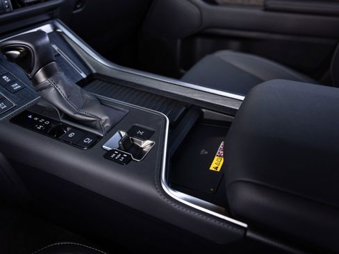 Used 2025 Lexus GX 550 w/ Accessory Package (31) image 15