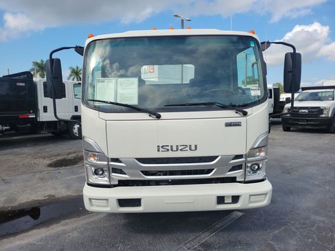 Used 2024 Isuzu NPR image 2
