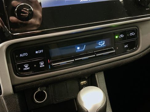 Used 2018 Toyota Corolla LE w/ Body Protection Package FWD image 23