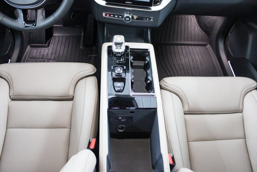 New 2026 Volvo XC90 B5 Ultra w/ Protection Package Premier AWD/4WD image 48
