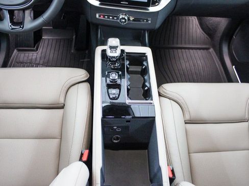 New 2026 Volvo XC90 B5 Ultra w/ Protection Package Premier AWD/4WD image 48