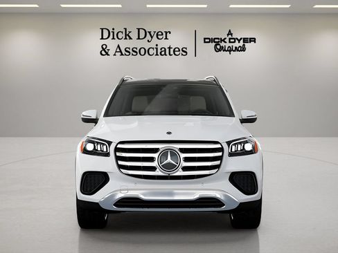 Used 2025 Mercedes-Benz GLS 450 4MATIC image 34