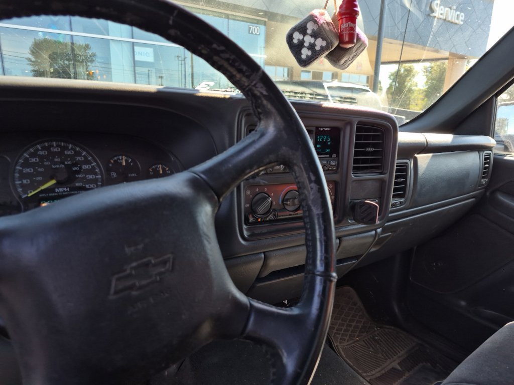Used 2001 Chevrolet Silverado 2500 LS w/ Firm Ride Suspension Pkg AWD/4WD image 16