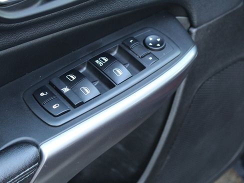 Used 2019 Jeep Cherokee Latitude w/ Cold Weather Group image 23