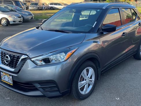 Used 2018 Nissan Kicks S FWD image 1