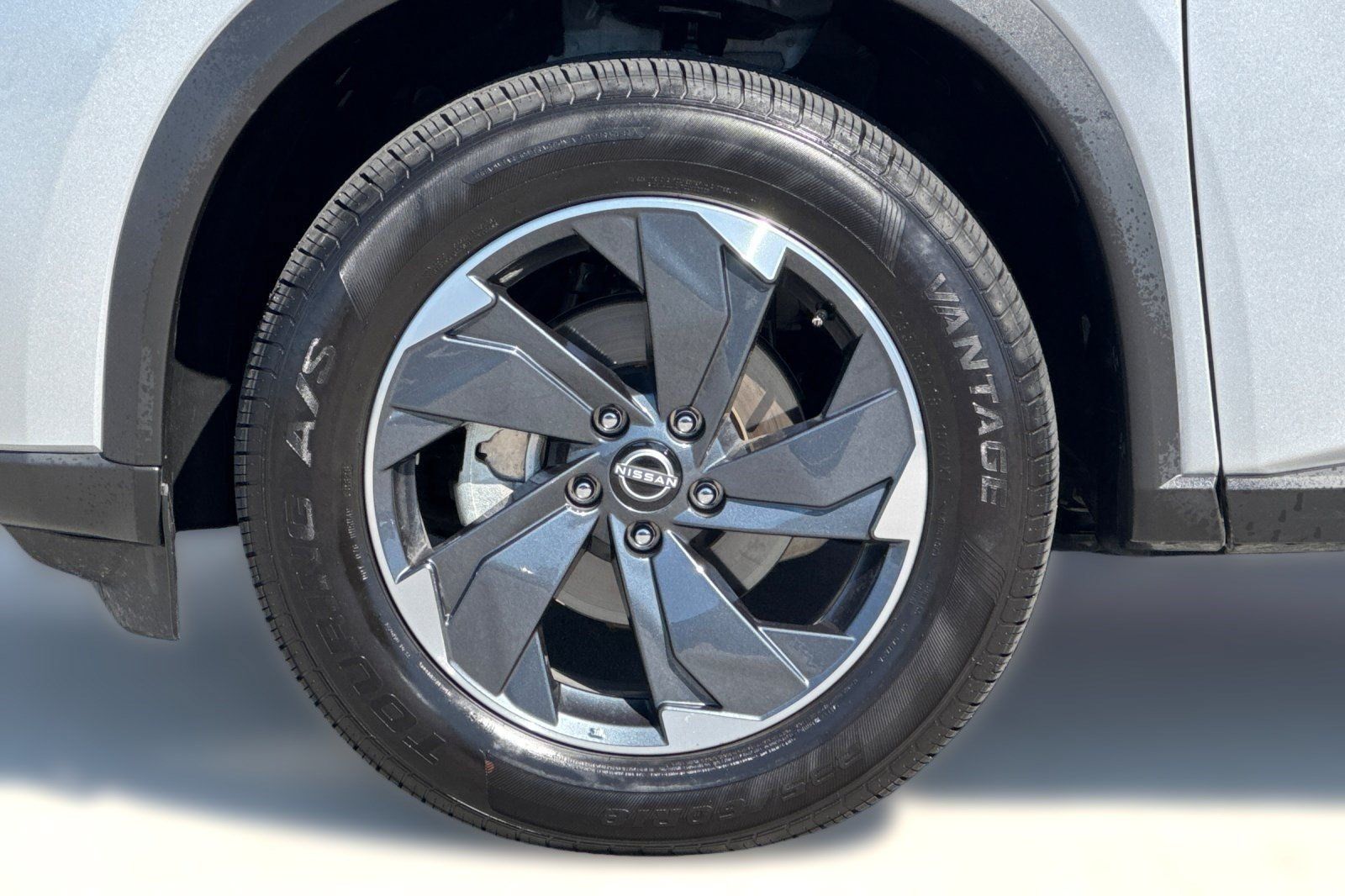 Used 2025 Nissan Rogue SV AWD/4WD image 13