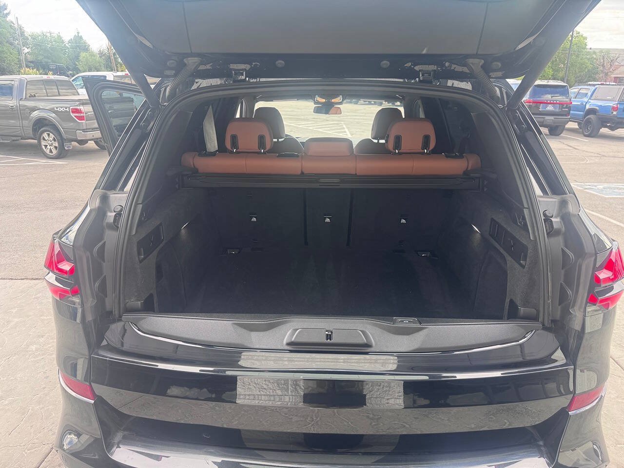 Used 2025 BMW X5 xDrive40i w/ M Sport Package AWD/4WD image 17