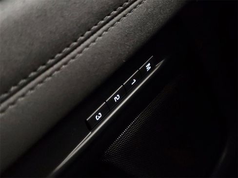 Used 2020 Land Rover Range Rover Evoque SE image 18