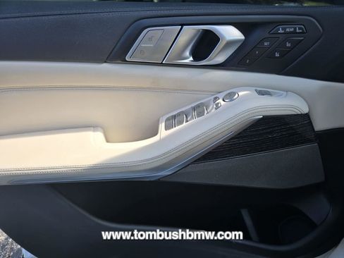 Used 2021 BMW X7 xDrive40i w/ M Sport Package image 11