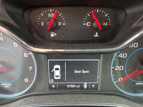Used 2017 Chevrolet Cruze LS FWD image 3