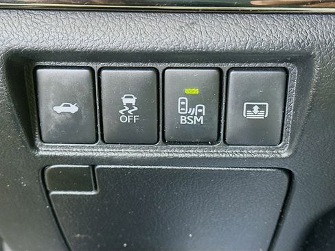 Used 2013 Toyota Avalon Limited image 17