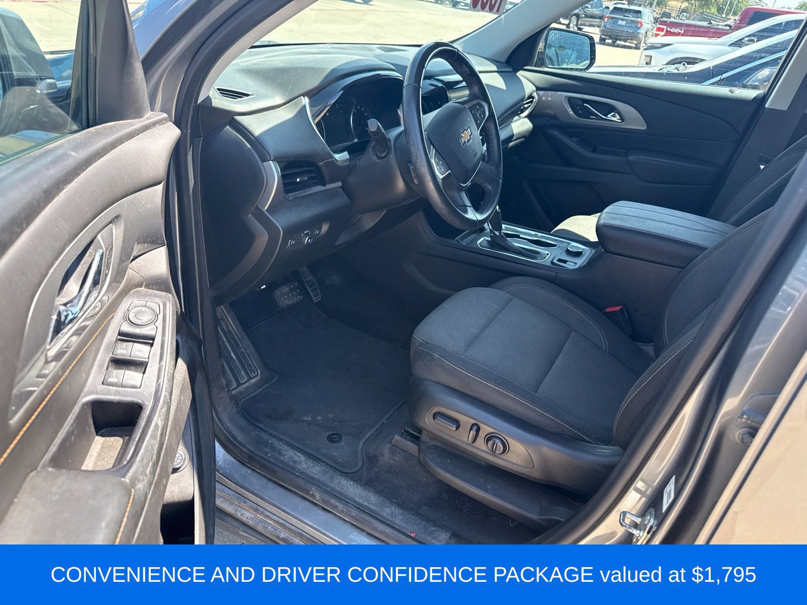 Used 2020 Chevrolet Traverse LT FWD image 3
