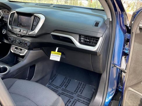 Used 2022 GMC Terrain SLE w/ Driver Convenience Package image 14