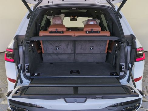 New 2026 BMW X7 M60i image 31