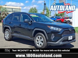 Used 2021 Toyota RAV4 LE w/ Carpet Mat Package (TMS) AWD/4WD video 1