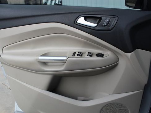 Used 2019 Ford Escape SE image 7